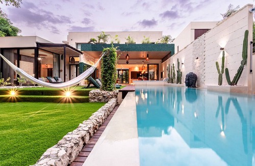Playacar Fase II House | BEAUTIFUL NEW VILLA UP TO 21 PEOPLE - GYM/POOL/UNDERGROUND BAR