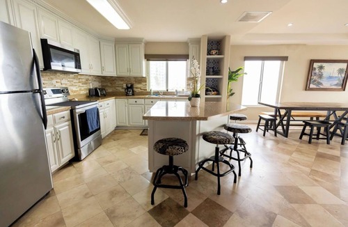 Centro Playas Condo | Beautiful Oceanfront View 3-bedroom condo in Downtown Playas de Rosarito