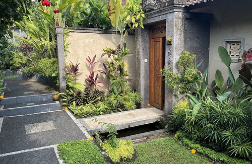 Penestanan Villa | Beautiful, Peaceful Villa/Excellent Location/Wonderful Balinese Staff