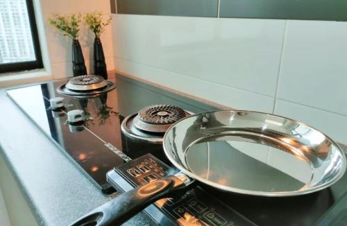 Taman Bukit Mewah Apartment | Beautiful sunset beside Paradigm Mall 14 pax