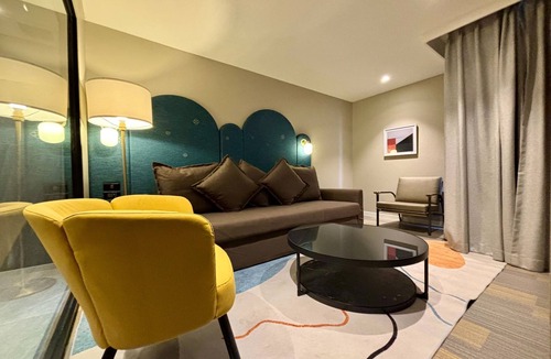 Chom Phon Hotel | Benjarong Hotel Bangkok