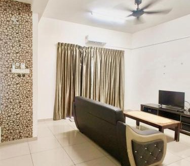 Ulu Tiram House | Big Homestay 7Beds 4Rooms & 4Baths Gated Guarded Landed 2 Storey House