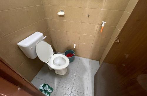 Gua Hotel | Bilik 3 Katil Single Aircond Pekan
