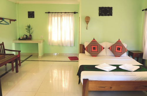 Krong Kaeb Hotel | Bird of Paradise Bungalows