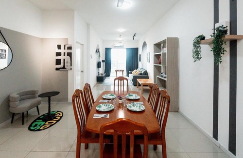 Larut Apartment | Black White 3BR Condo near Taiping Lake Garden Zoo with Netflix WiFi