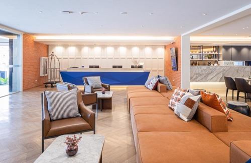 Bang Na Hotel | Blue Hippo & Red Crocodile Hotel