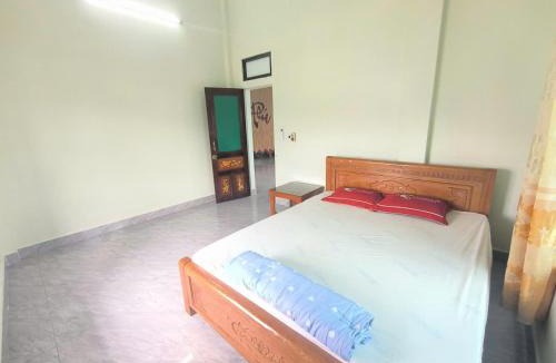 Le Thuy House | Blue House HomeStay