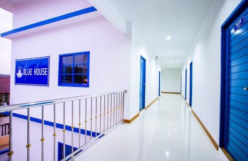 Ang Thong Apartment | Blue House