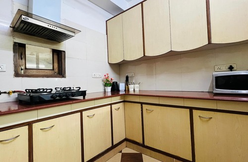 South Extension Apartment | BluO Classic 1BHK - Defence Colony Market