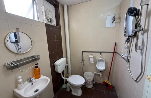 Taman Teh Teng Seng House | Bondfire Ipoh Bercham Karaoke & Homestay 5pax