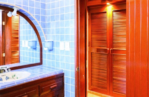 Alfredo V. Bonfil Hostel | Boom Feel, Hostal Bonito En Cancún México tropical rom