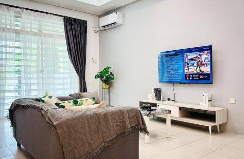 Ipoh House | Botani Cyber 18 Landed Homestay