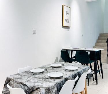 Ipoh House | Botani Cyber 18 Landed Homestay