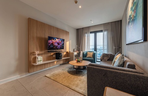 District 1 Apartment | Boutique 6 bedrooms Escape in Saigon Pool, Gym and Bathtub