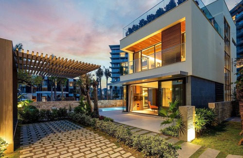 Dien Ban Villa | Brand New 5 BDR Pool Villa in 5 Star Resort| Beach