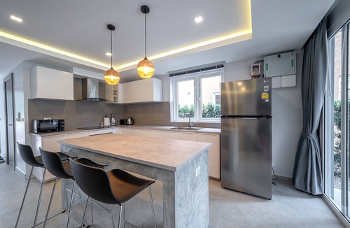 Klong Son Villa | Brand New Luxury 4-B Pool Villa Near Beach, Koh Chang