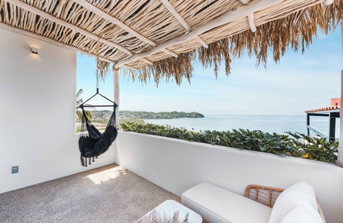 North End House | BRAND NEW OCTOBER 2025 NORTH END LUX VILLA, STUNNING VIEWS, 4 MIN WALK TO BEACH!