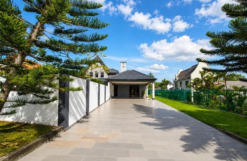Alor Gajah House | Bucketland Family Villa 5 - Private Pool, Karaoke & BBQ