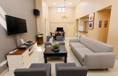 Alor Gajah House | Bucketland Family Villa 5 - Private Pool, Karaoke & BBQ