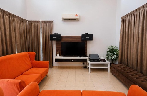 Alor Gajah House | Bucketland Villa 3 Alor Gajah Melaka - Private Pool & Karaoke