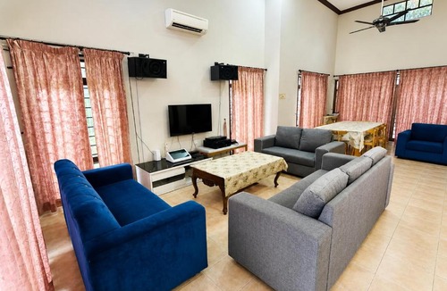 Alor Gajah House | Bucketland Villa 4 Alor Gajah Melaka - Private Pool & Karaoke