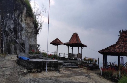 Srimulyo Hostel | Bukit Tompak Cottage