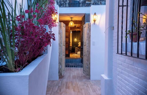 Alvaro Obregon House | Cabin-style house near Santa Fe