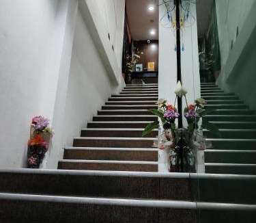 Taman Pertama Hotel | Cahaya Hanson BilikXpert