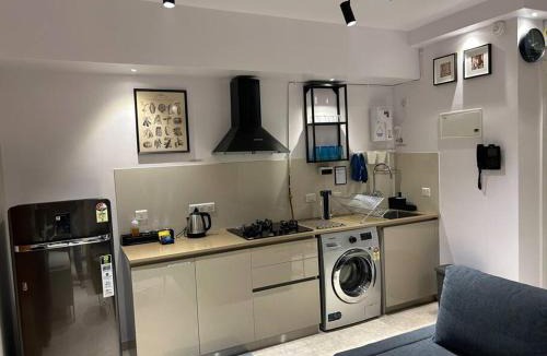 Thane West Apartment | Cairo studio @hiranandani