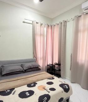 Kampung Raya Rawa House | Camellia Homestay