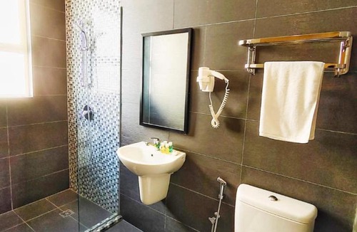 Kampung Air Hotel | CAPITAL EXPRESS