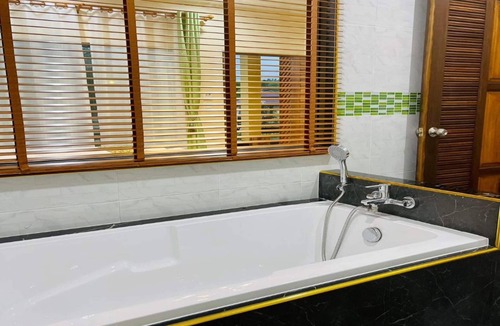 Ao Luek Hotel | Capital O 75518 Baan Rose Resort Ao Luk