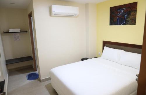 Chinatown Hotel | Capital O 90897 Island City Hotel