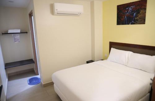 Chinatown Hotel | Capital O 90897 Island City Hotel