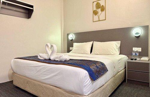 Pekan Melayu Hotel | Capital O 91281 Hotel First Garden By Kr Cosmos