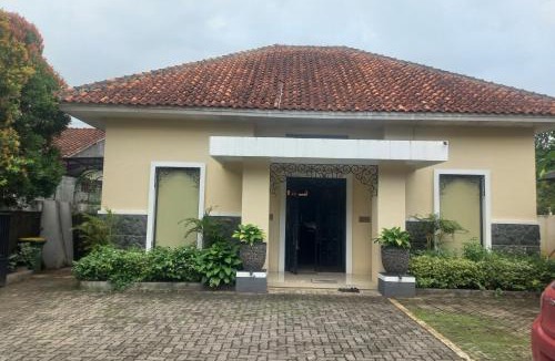 Purwokerto Hotel | Capital O 93872 Natura Guest House Syariah Near alun alun kota purwokerto