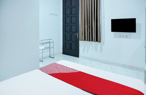 West Cirebon Hotel | Capital O 94491 Family Homestay