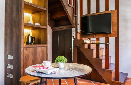 Chinatown Hotel | Carnarvon Antique Loft