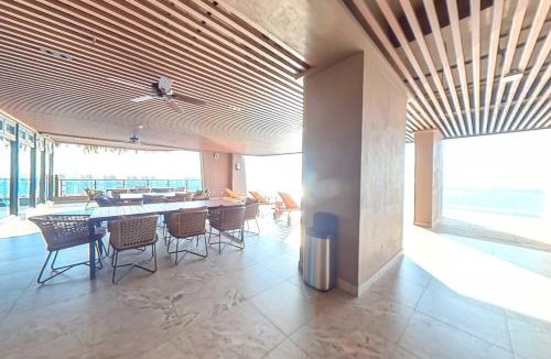 Gelang Patah Apartment | Carnelian Tower Hotel at ForestCity 4103 with WIFI
