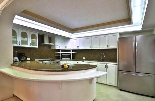 La Puntilla House | Casa Arcangel SM 3 minutes from the Marina, Mercado del Mar & The Beach
