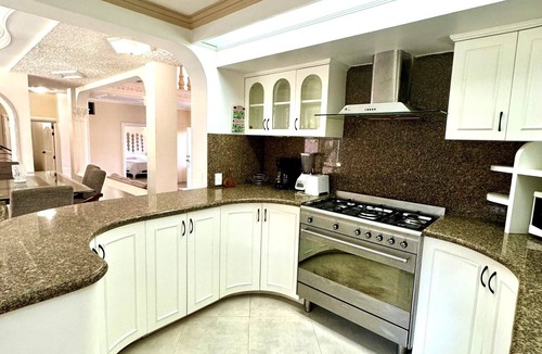 La Puntilla House | Casa Arcangel SM 3 minutes from the Marina, Mercado del Mar & The Beach