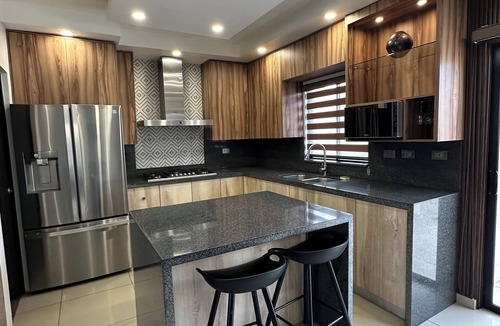Juarez Municipality House | Casa Aurea near consulate gated community, 3bd, 3ba, A/C,
