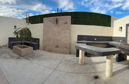 Juarez Municipality House | Casa Aurea near consulate gated community, 3bd, 3ba, A/C,