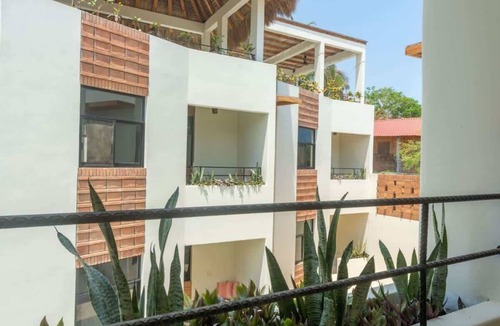 Brisas de Zicatela Apartment | Casa Aymara 102 : Balcón Privado & Wifi Starlink!