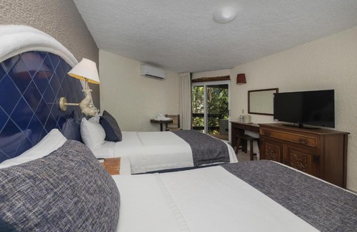 Cozumel Hotel | Casa del Mar Cozumel Hotel & Dive Resort with free access to an exclusive beach club