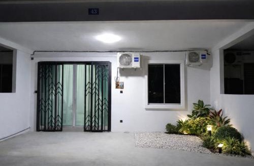 Arau House | Casa Desa Saujana
