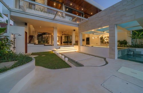 Padonan Villa | Casa Infinito
