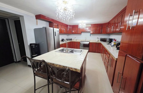 Cananea House | Casa renovada,espaciosa y segura con lavadora y secadora. Facturamos