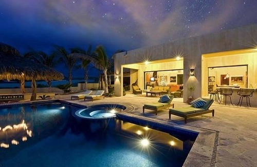La Fortuna House | Casa Panga Beachfront House with Infinity Pool and Swim-up Bar