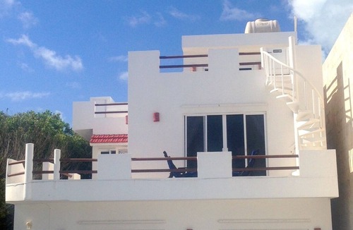 Colonia Salina Chica Apartment | Casa Rosa -Beautiful Ocean Front Home - Studio Apartment